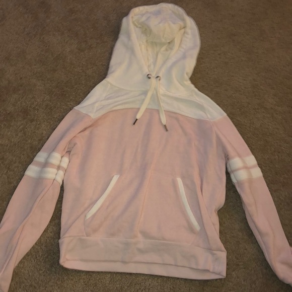 Forever 21 Tops - 🎀 Cute Forever 21 Hoodie